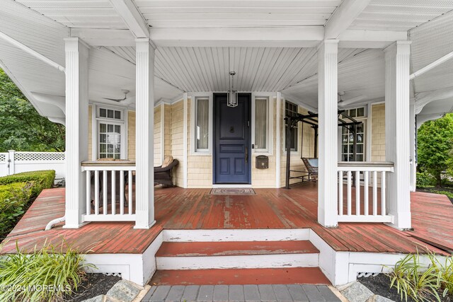 property entrance with covered porch