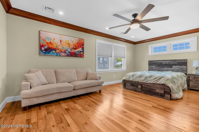 bedroom featuring light hardwood / wood-style flooring, ceiling fan, and crown molding