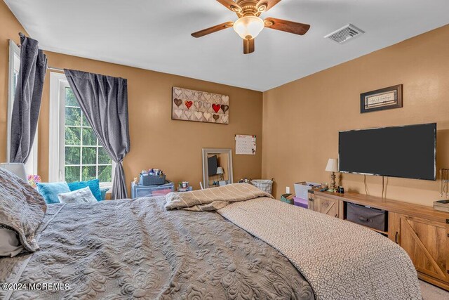 bedroom featuring ceiling fan