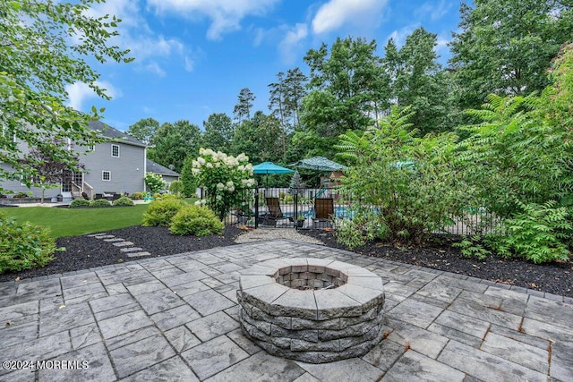 view of patio with a fire pit