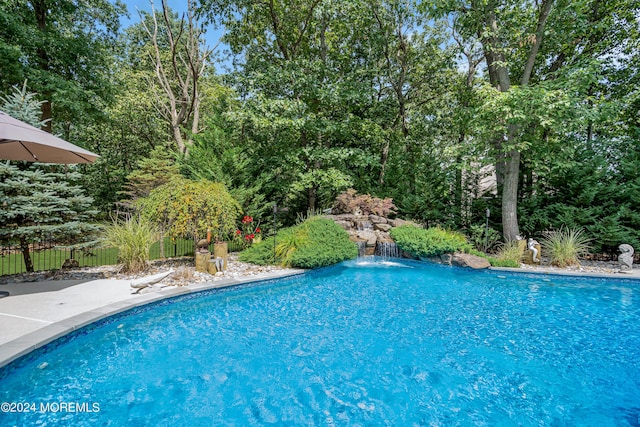 view of swimming pool