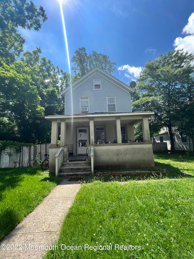 view of front of house featuring a porch and a front lawn