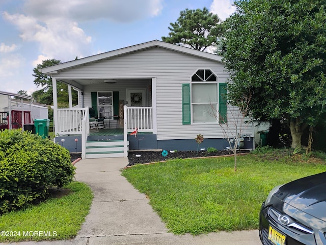 view of front facade with a porch and a front lawn