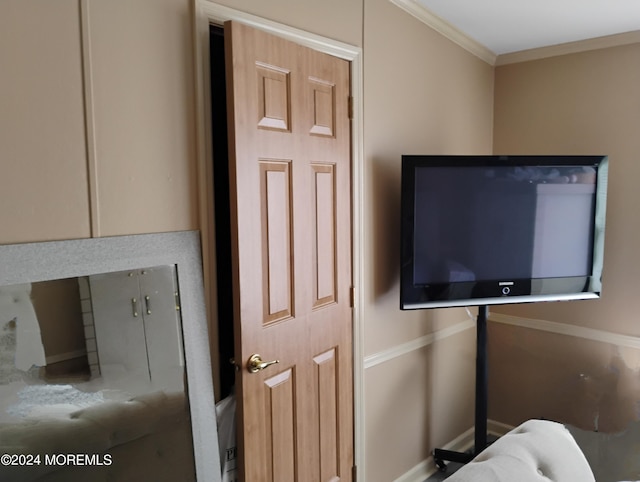 interior details with baseboards and crown molding