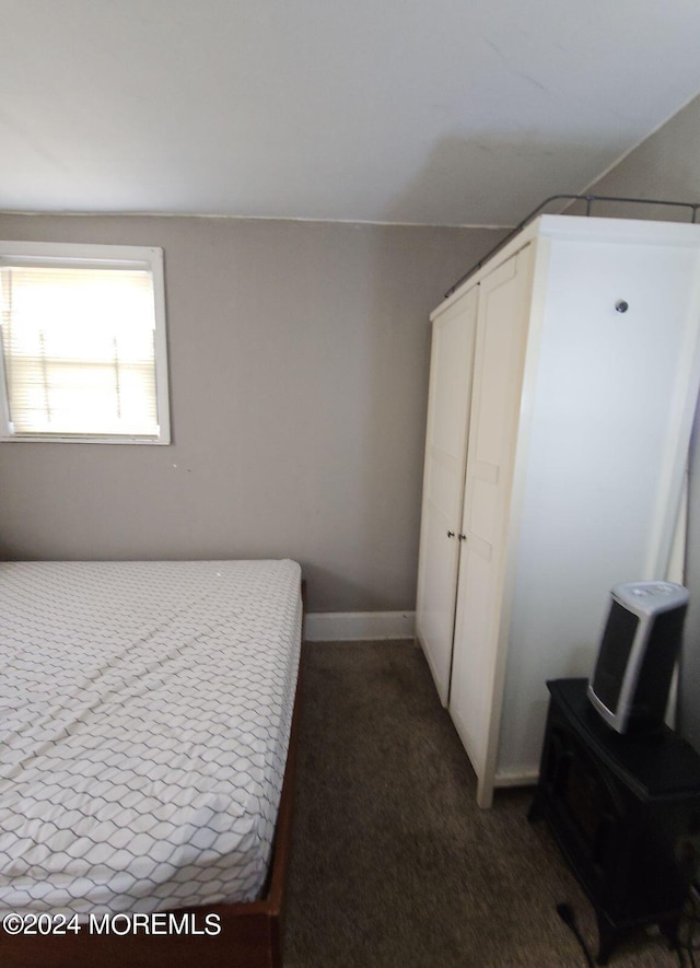 bedroom with carpet flooring