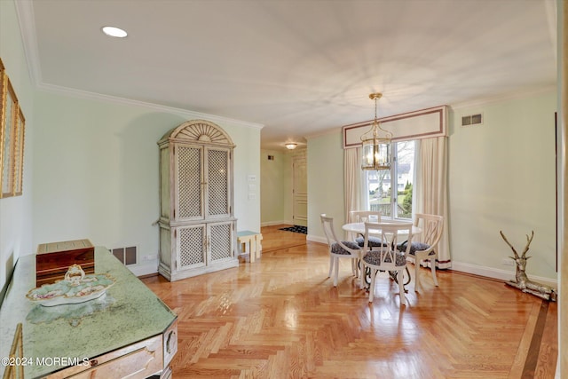 dining space with baseboards, visible vents, and crown molding