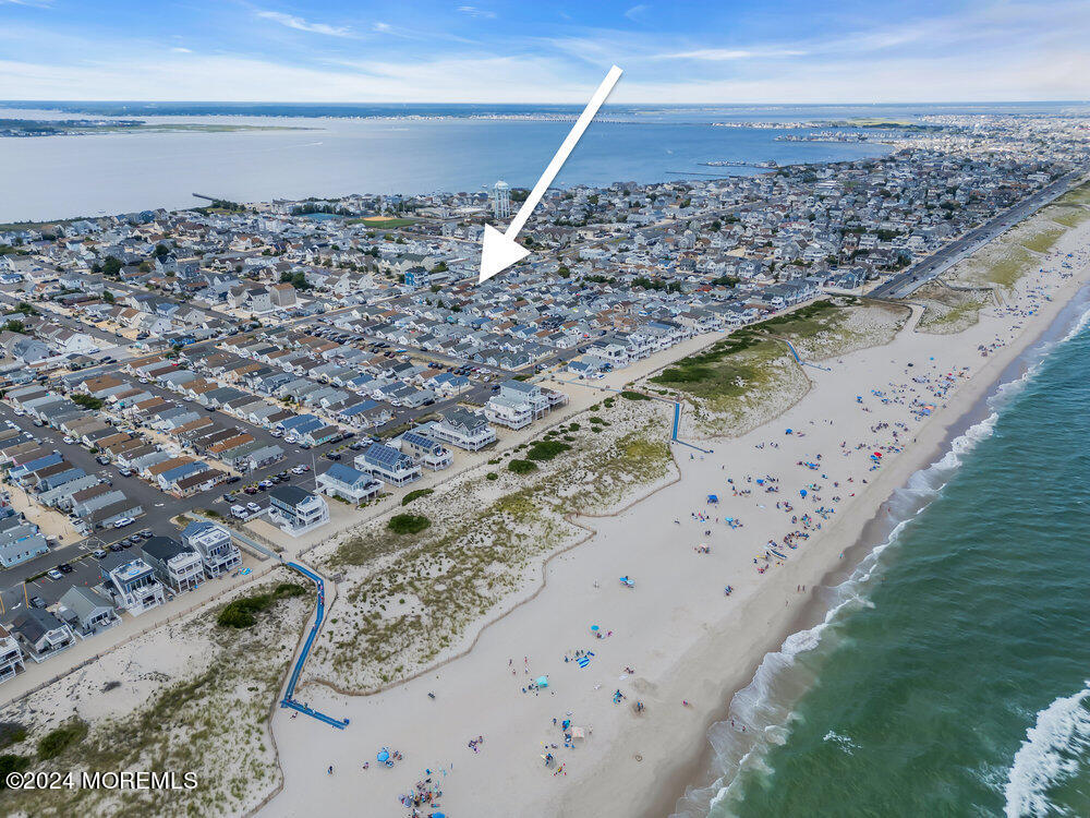 birds eye view of property featuring a view of the beach and a water view