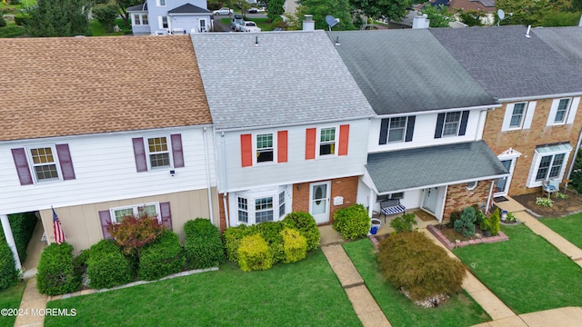 view of property featuring a front yard