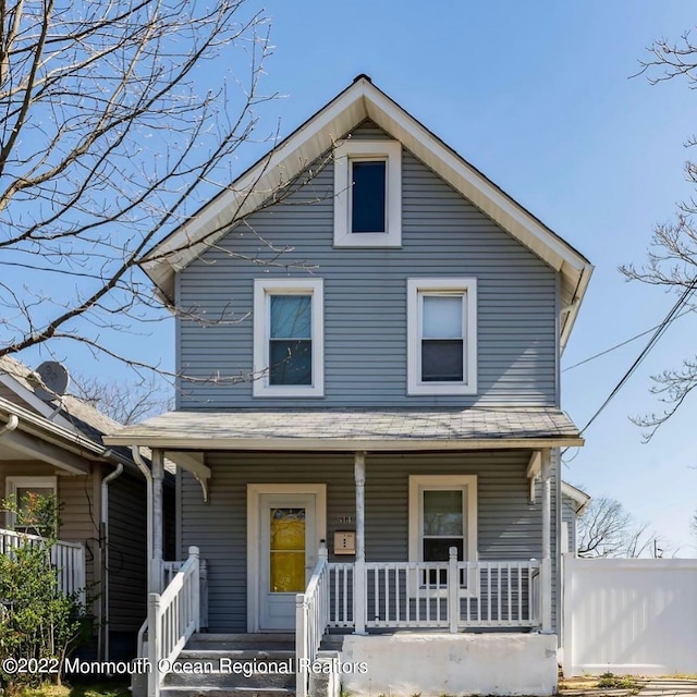 view of front of property featuring a porch