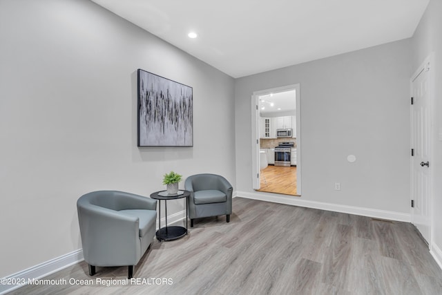 living area with light hardwood / wood-style flooring