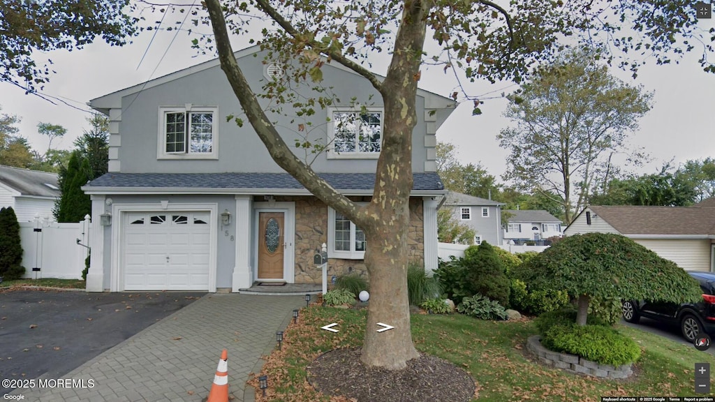 view of front facade featuring a garage