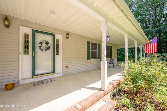 property entrance with covered porch