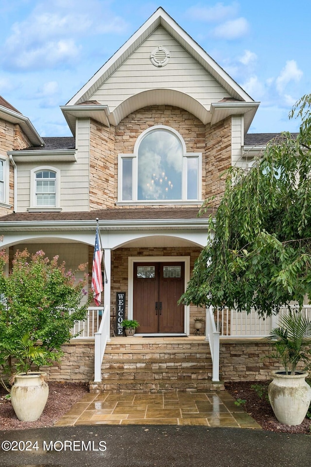 entrance to property featuring covered porch