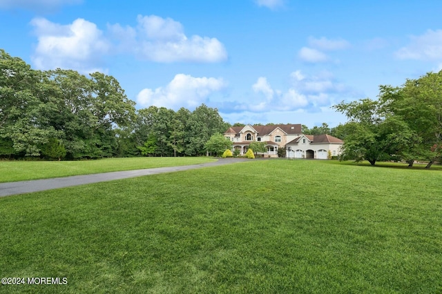 view of front of house with a front lawn