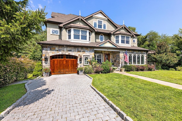 view of front of home featuring a front yard and a garage