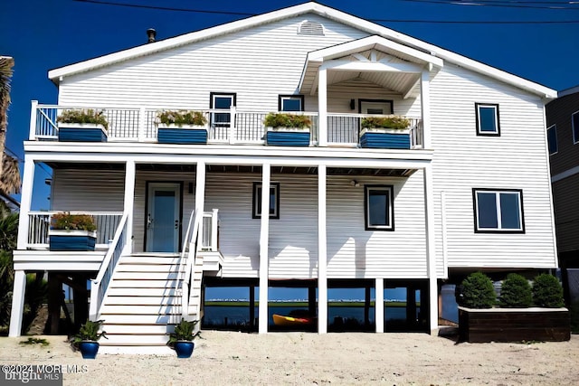 view of front of home featuring a balcony