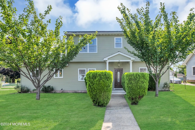 view of front facade with a front yard