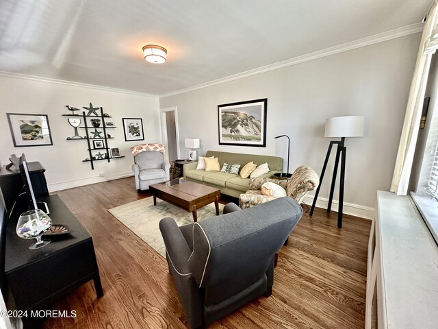 living area featuring crown molding, dark wood finished floors, and baseboards