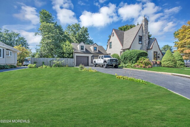 view of front facade featuring a garage and a front lawn