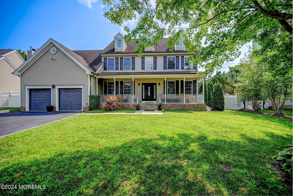 view of front of house featuring a front lawn and a porch