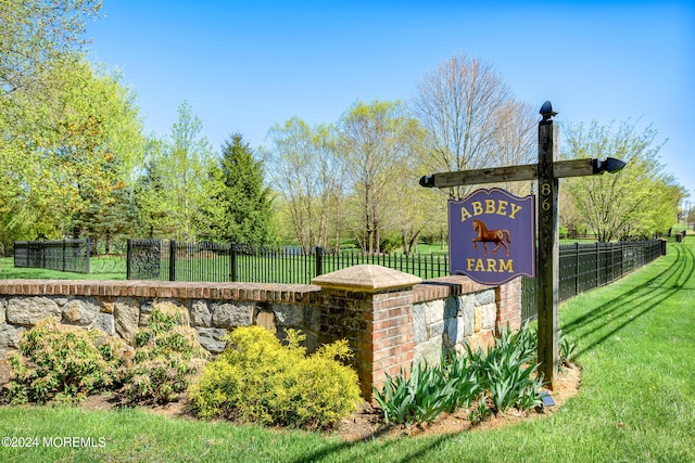 community / neighborhood sign with a lawn