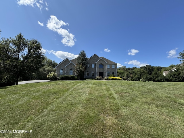 view of front of property with a front lawn