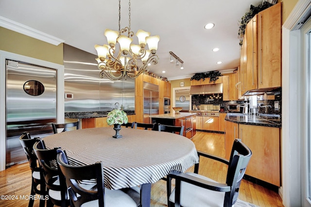 dining space featuring a toaster, recessed lighting, ornamental molding, a chandelier, and light wood-type flooring