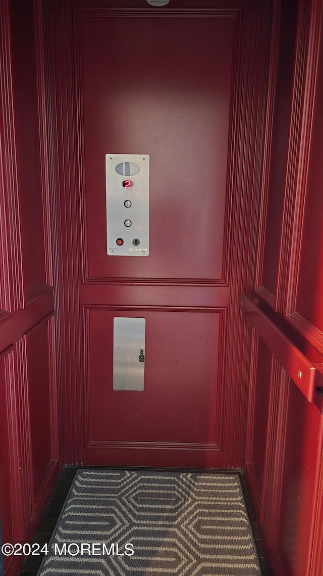 room details featuring elevator