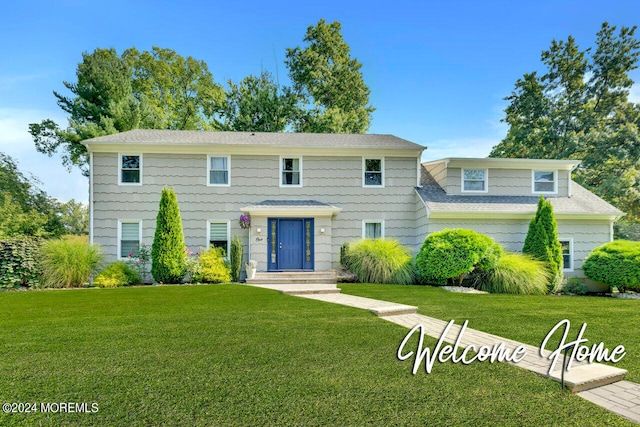 view of front of home featuring a front yard