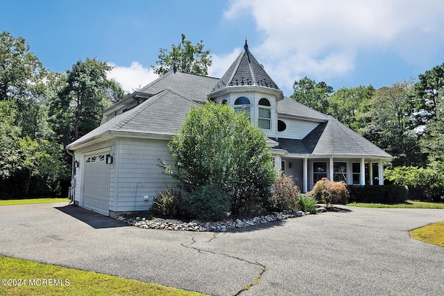 view of front facade with a garage