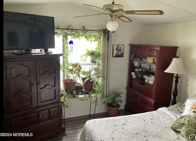 bedroom with dark wood-type flooring and a ceiling fan