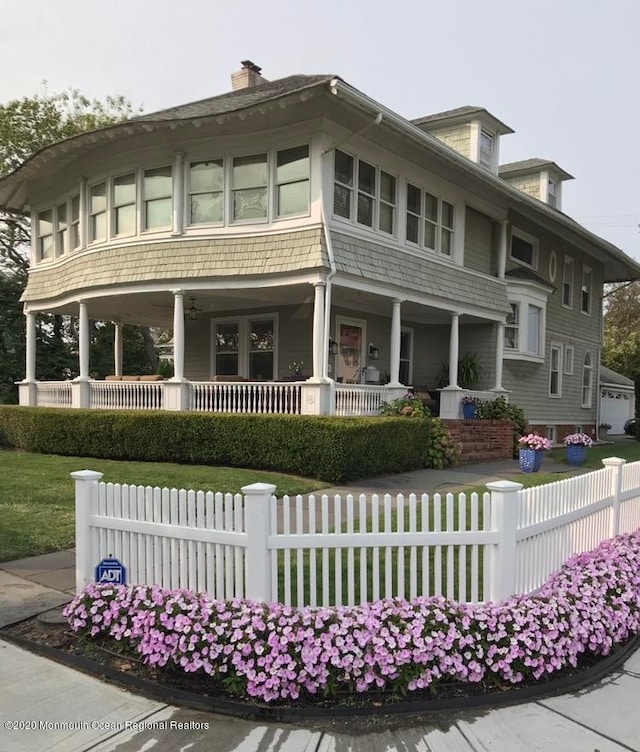 view of front of house featuring covered porch