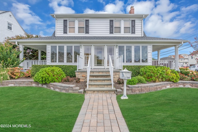 view of front facade featuring a front yard and covered porch