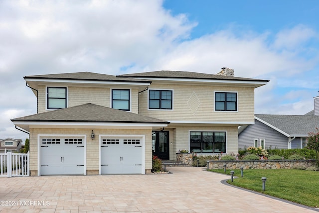 view of front of home featuring a front yard and a garage