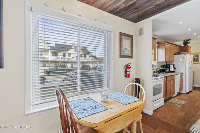 dining area with recessed lighting, visible vents, and dark wood-style flooring