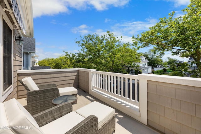 balcony featuring an outdoor hangout area