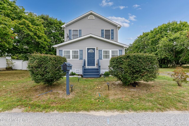 view of front of house with a front lawn