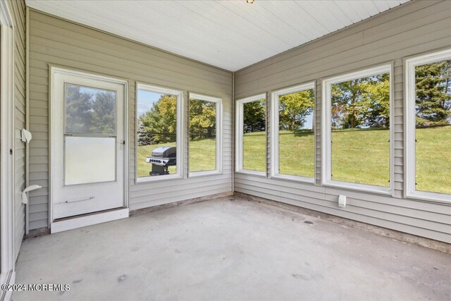 unfurnished sunroom with a healthy amount of sunlight