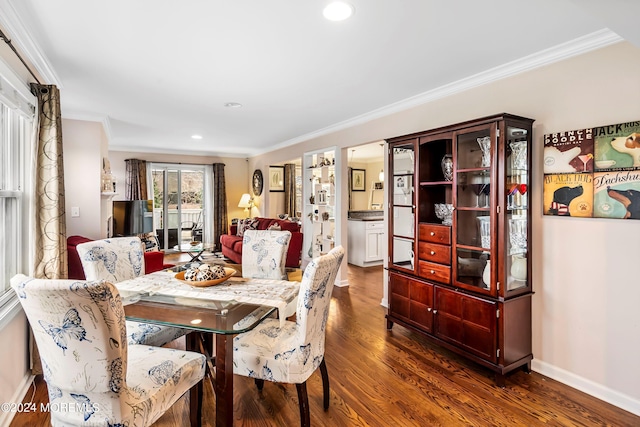 dining area featuring recessed lighting, baseboards, dark wood-style flooring, and crown molding