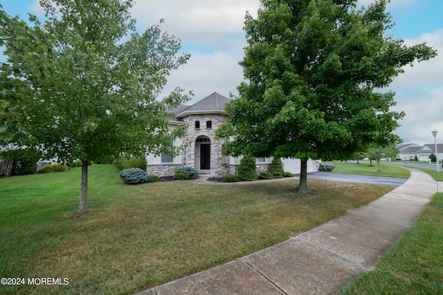 view of front of house with a front yard