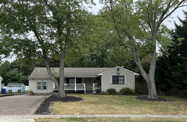 single story home featuring a front yard and a porch