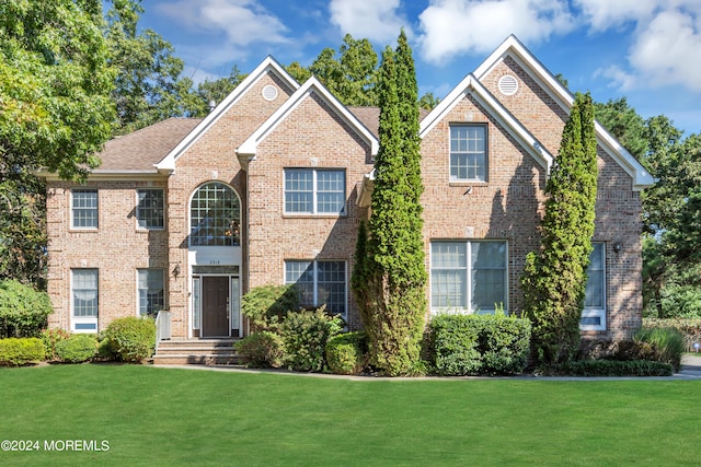 view of front of house featuring a front yard