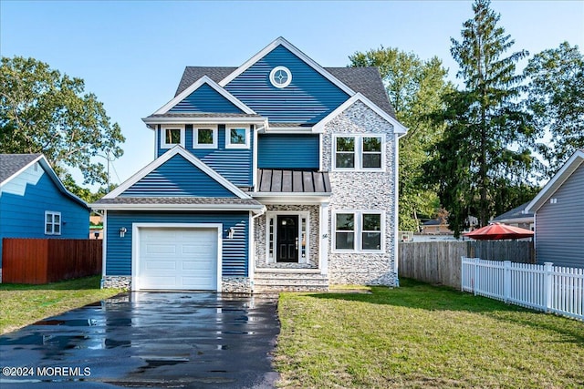 view of front facade featuring a front yard