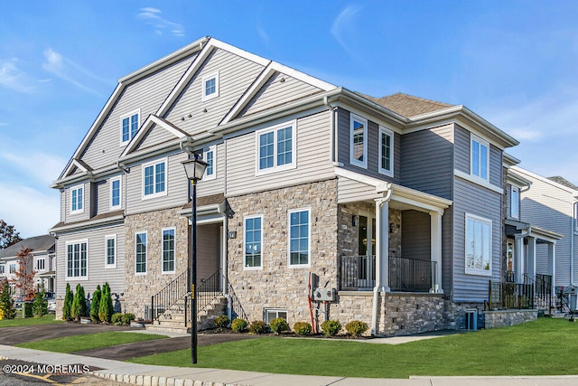 view of front of house featuring a front yard