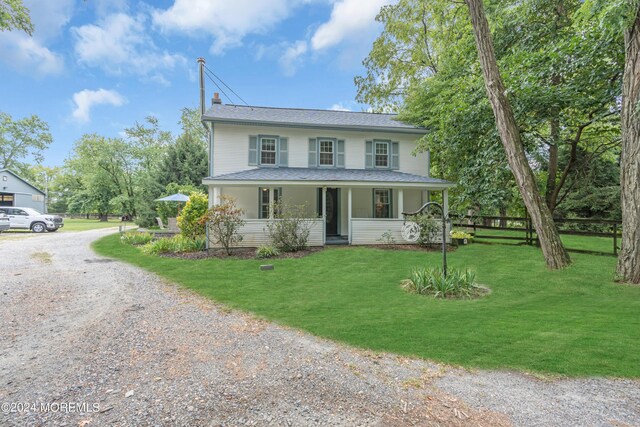 view of front facade featuring a front lawn and a porch