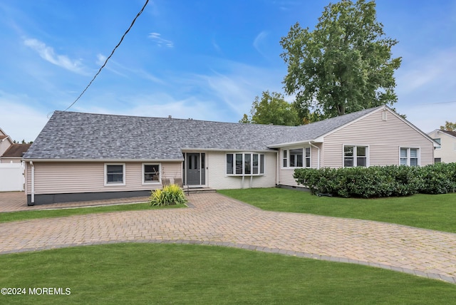 ranch-style home featuring a front yard