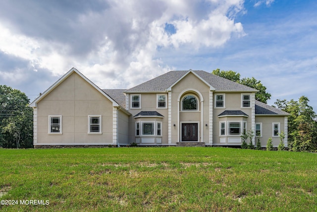 view of front facade featuring a front yard