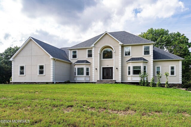 view of front facade with a front lawn