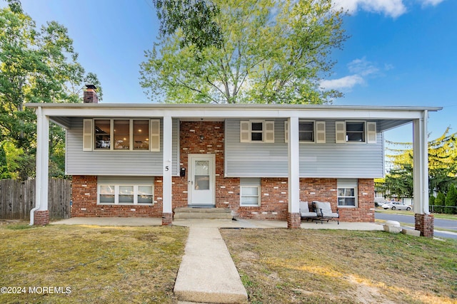 bi-level home with a front lawn