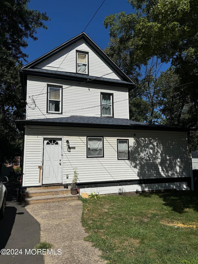 view of property featuring a front lawn